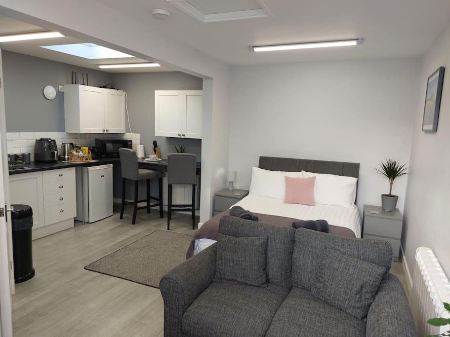 Apartment Howard Road From Bridport